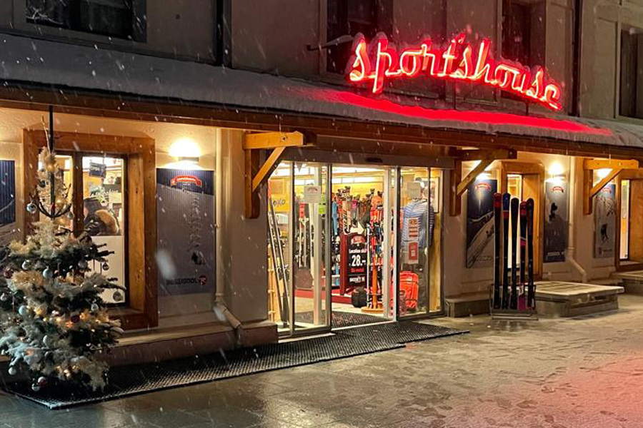 <span class="red-text">Sport's House Télécabine:</span> just a step from the slopes, everything for skiing, hiking and biking